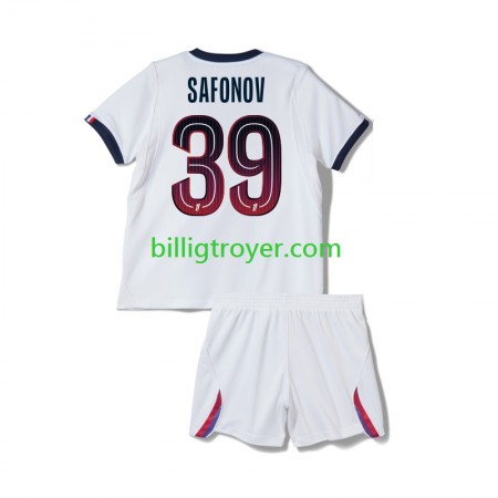 Billige Fotballdrakter Paris Saint-Germain Matvey Safonov 39 Barn Bortedraktsett 2026/27 Kortermet Billige Fotballdrakter Paris Saint-Germain Matvey Safonov 39 Barn Bortedraktsett 2026/27 Kortermet